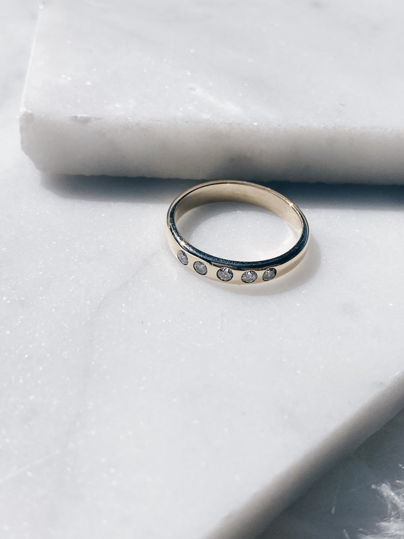 MOONS RING + STONES