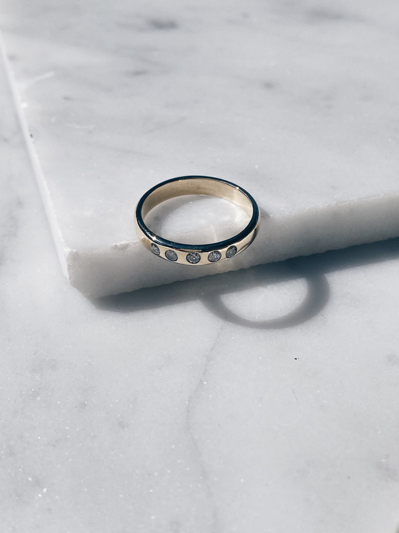 MOONS RING + STONES