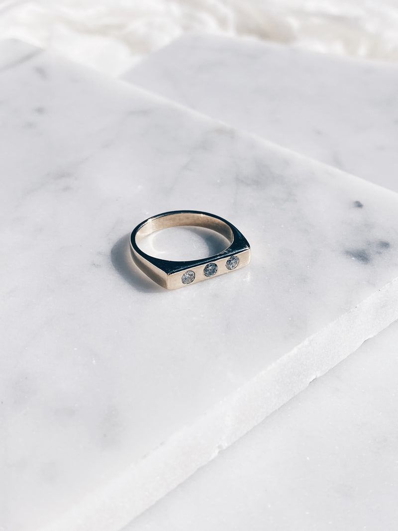 FLAT SIGNET + STONES