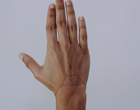 DIAMONDS HAND CHAIN